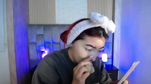 Mia online show from 09-26-25, 01:15