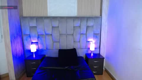 Mia online show from 10-11-25, 02:48