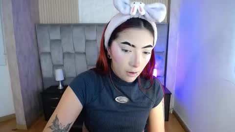 Mia online show from 10-21-25, 02:18