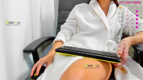 Snapshot of _justcallme_ chatting on 02-14-25, 08:26 _justcallme_ online show from 02-14-25, 08:26