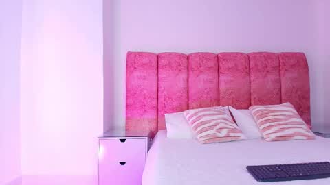 Kendall online show from 12-05-25, 12:03