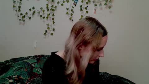 _kikiclark_ online show from 10-29-25, 09:05