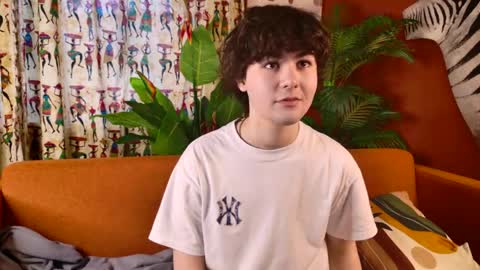 Snapshot of _killua_freecss chatting on 04-16-26, 02:40 killua online show from 04-16-26, 02:40