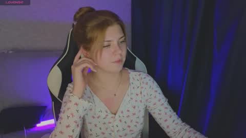 Snapshot of _kirieshka chatting on 10-15-25, 06:41 Molly Emily online show from 10-15-25, 06:41