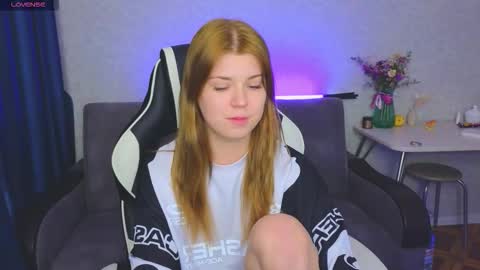 Snapshot of _kirieshka chatting on 11-28-25, 06:10 Molly Emily online show from 11-28-25, 06:10