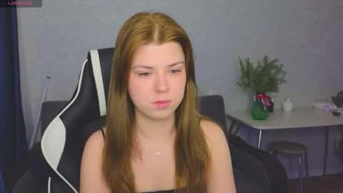 Snapshot of _kirieshka chatting on 12-16-25, 02:22 Molly Emily online show from 12-16-25, 02:22