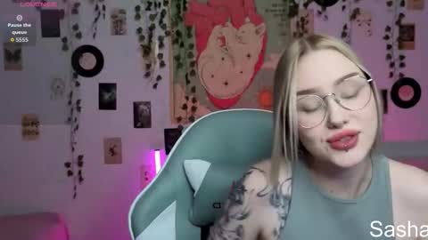 Snapshot of _kitekat_ chatting on 11-14-25, 12:26 _kitekat_ online show from 11-14-25, 12:26