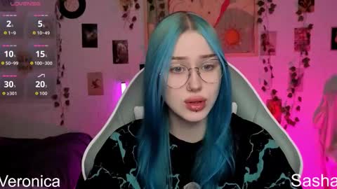 Snapshot of _kitekat_ chatting on 12-17-25, 08:15 _kitekat_ online show from 12-17-25, 08:15