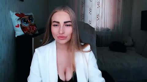 Snapshot of _kittyboo chatting on 10-11-25, 09:19 Aleksa online show from 10-11-25, 09:19