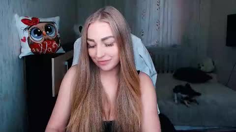 Snapshot of _kittyboo chatting on 10-21-25, 06:58 Aleksa online show from 10-21-25, 06:58