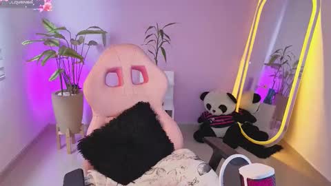 Kylie online show from 10-15-25, 08:42