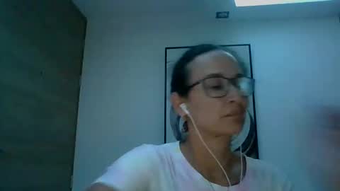 SANDRA online show from 09-16-25, 06:14