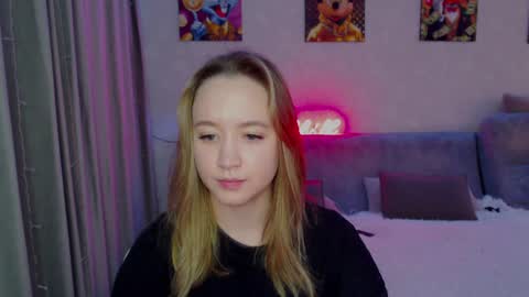 _lalune_ online show from 12-25-24, 07:24