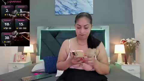 Lauralove online show from 09-17-25, 08:21