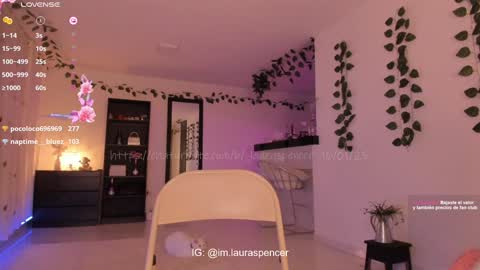Snapshot of _lauraspencer_ chatting on 01-17-25, 05:32 Laura online show from 01-17-25, 05:32