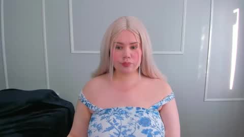 Snapshot of _leana_oo chatting on 12-05-25, 02:14 leana online show from 12-05-25, 02:14