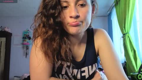 Snapshot of _lindasy_ chatting on 11-18-25, 02:10 Lindasy online show from 11-18-25, 02:10