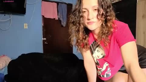 Snapshot of _lindasy_ chatting on 12-01-25, 12:37 Lindasy online show from 12-01-25, 12:37