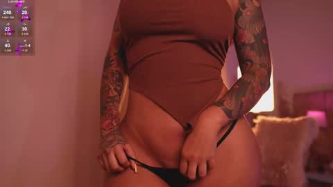 Lissana online show from 12-18-25, 01:55