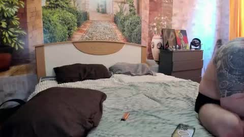 Snapshot of _litteangie_ chatting on 02-14-26, 02:41 _litteangie_ online show from 02-14-26, 02:41