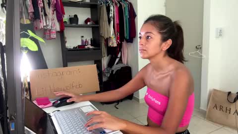 Little Wolfie online show from 03-01-25, 05:05