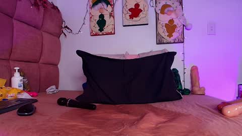 Lorrayne online show from 12-29-24, 03:03