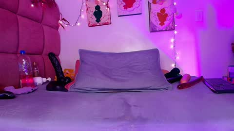 Lorrayne online show from 12-31-24, 03:09