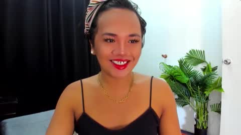 _lovelyyan69_ online show from 11-05-25, 02:22