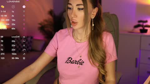 Snapshot of _lovly chatting on 12-22-24, 12:05 Melanie online show from 12-22-24, 12:05