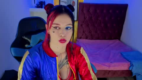 Lucia online show from 10-11-25, 02:00