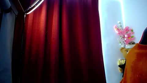 Snapshot of _luna10 chatting on 12-13-25, 09:42 _luna10 online show from 12-13-25, 09:42