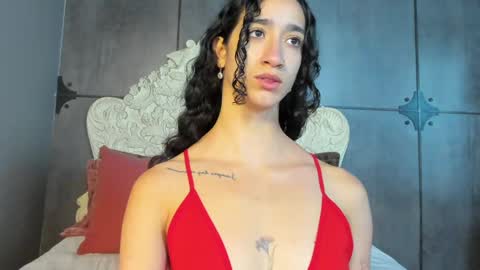 Snapshot of _luna_dupont_ chatting on 12-11-24, 12:02 Luna online show from 12-11-24, 12:02
