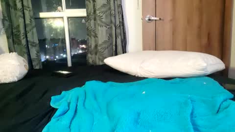 _lunaa__ online show from 12-31-24, 07:20