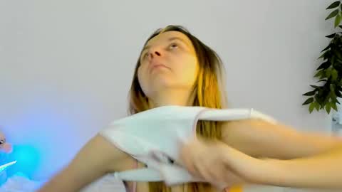 Snapshot of _mari_so chatting on 03-03-26, 09:26 Scarlett online show from 03-03-26, 09:26