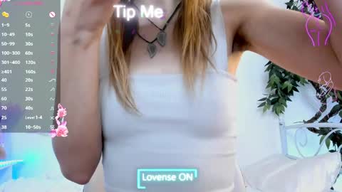 Snapshot of _mari_so chatting on 04-08-26, 10:37 Scarlett online show from 04-08-26, 10:37