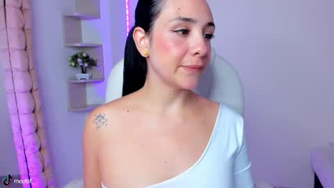 Snapshot of _meel_ chatting on 10-22-25, 10:53 Meel online show from 10-22-25, 10:53