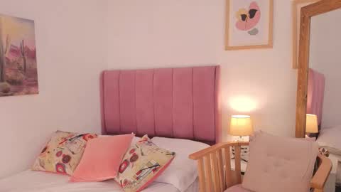 Snapshot of _megaan__ chatting on 11-24-25, 04:29 Megan online show from 11-24-25, 04:29