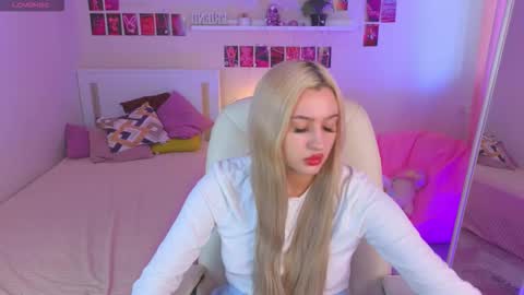 Snapshot of _melanykink chatting on 09-28-25, 02:44 Melany online show from 09-28-25, 02:44