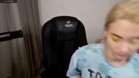 _meow_neko_ online show from 02-13-26, 03:46