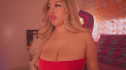 Snapshot of _mia_sophia_ chatting on 10-20-25, 01:00  Mia sophia  online show from 10-20-25, 01:00