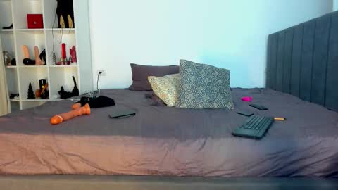 AstrideVonTeese online show from 09-17-25, 04:52