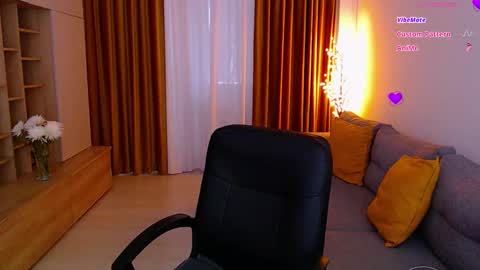 Snapshot of _miss_mia chatting on 10-09-25, 07:06 Mia online show from 10-09-25, 07:06