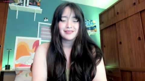 Snapshot of _moon_cake_ chatting on 12-19-25, 04:08 Next stream 950 pm Colombia time xd online show from 12-19-25, 04:08