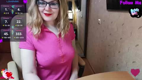 Snapshot of _natali_ chatting on 03-08-25, 03:50 MagicWoman online show from 03-08-25, 03:50