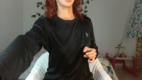 Snapshot of _nayade_ chatting on 01-05-25, 11:55 _nayade_ online show from 01-05-25, 11:55