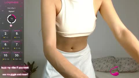 Snapshot of _nayade_ chatting on 11-16-25, 12:27 _nayade_ online show from 11-16-25, 12:27