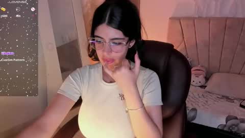 Niah  You can call me Ni or cutie haha online show from 01-25-25, 09:35