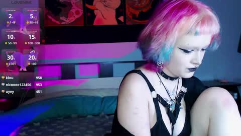 Nicole online show from 12-19-25, 03:46