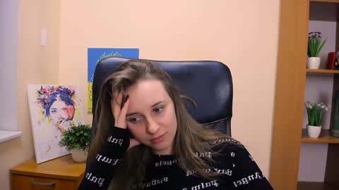 Snapshot of _nicole_new chatting on 02-08-25, 03:31 Nica online show from 02-08-25, 03:31