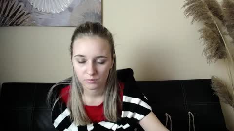 Snapshot of _nicole_new chatting on 11-01-25, 10:39 Nica online show from 11-01-25, 10:39